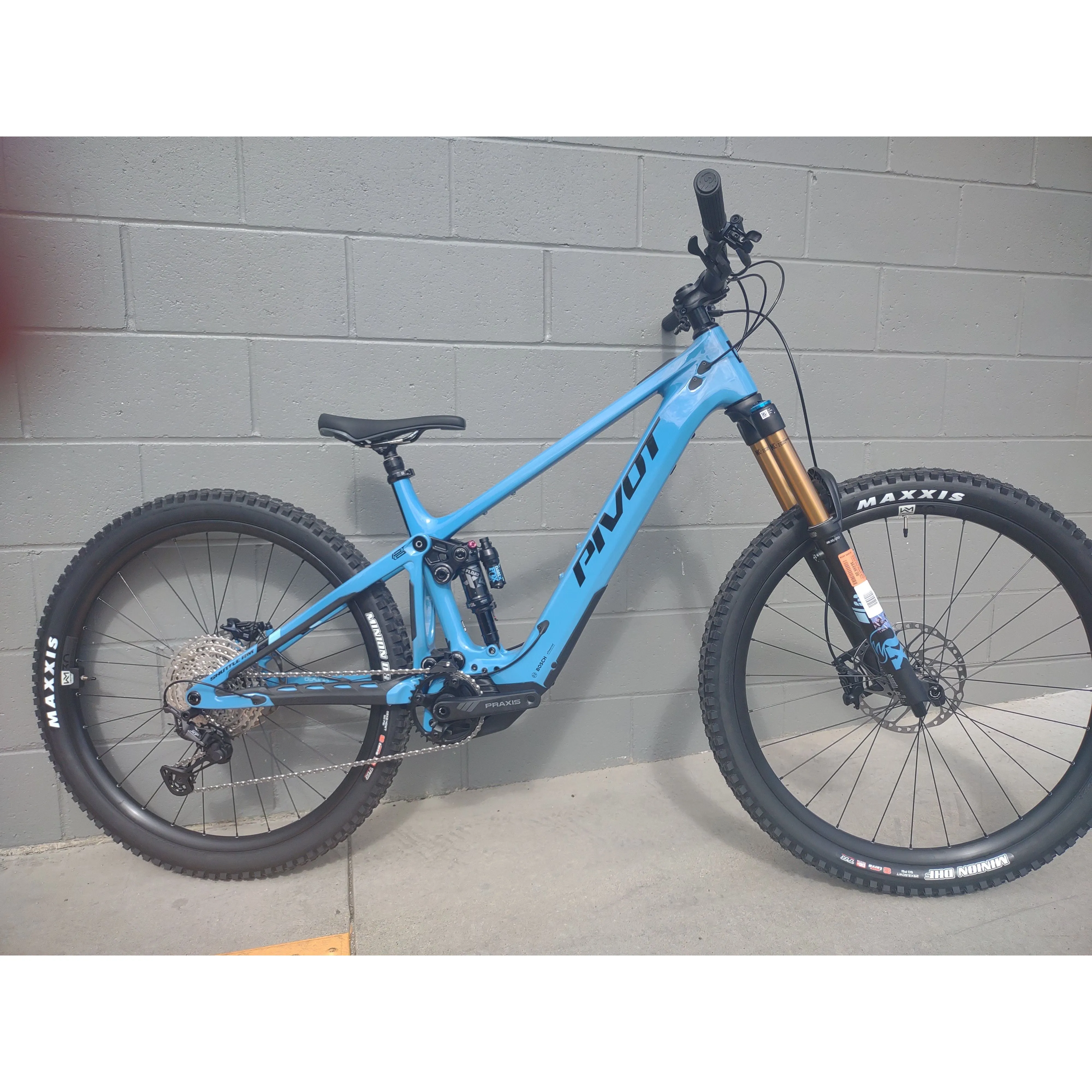 2024 Pivot Shuttle AM Ride SLX/ XT, Alloy Wheels, Factory Fork Upgrade
