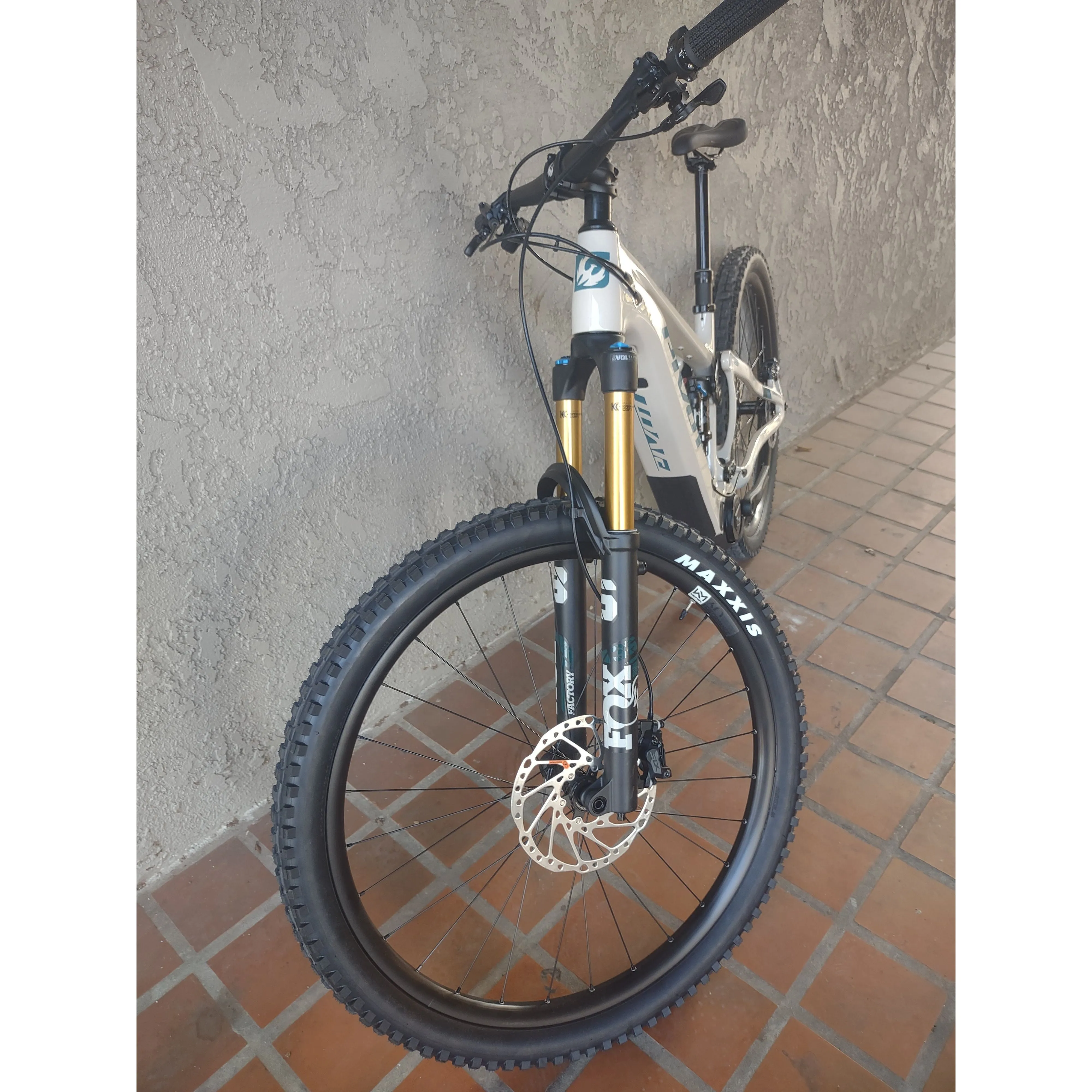 2024 Pivot Shuttle AM Ride SLX/ XT, Alloy Wheels, Factory Fork Upgrade