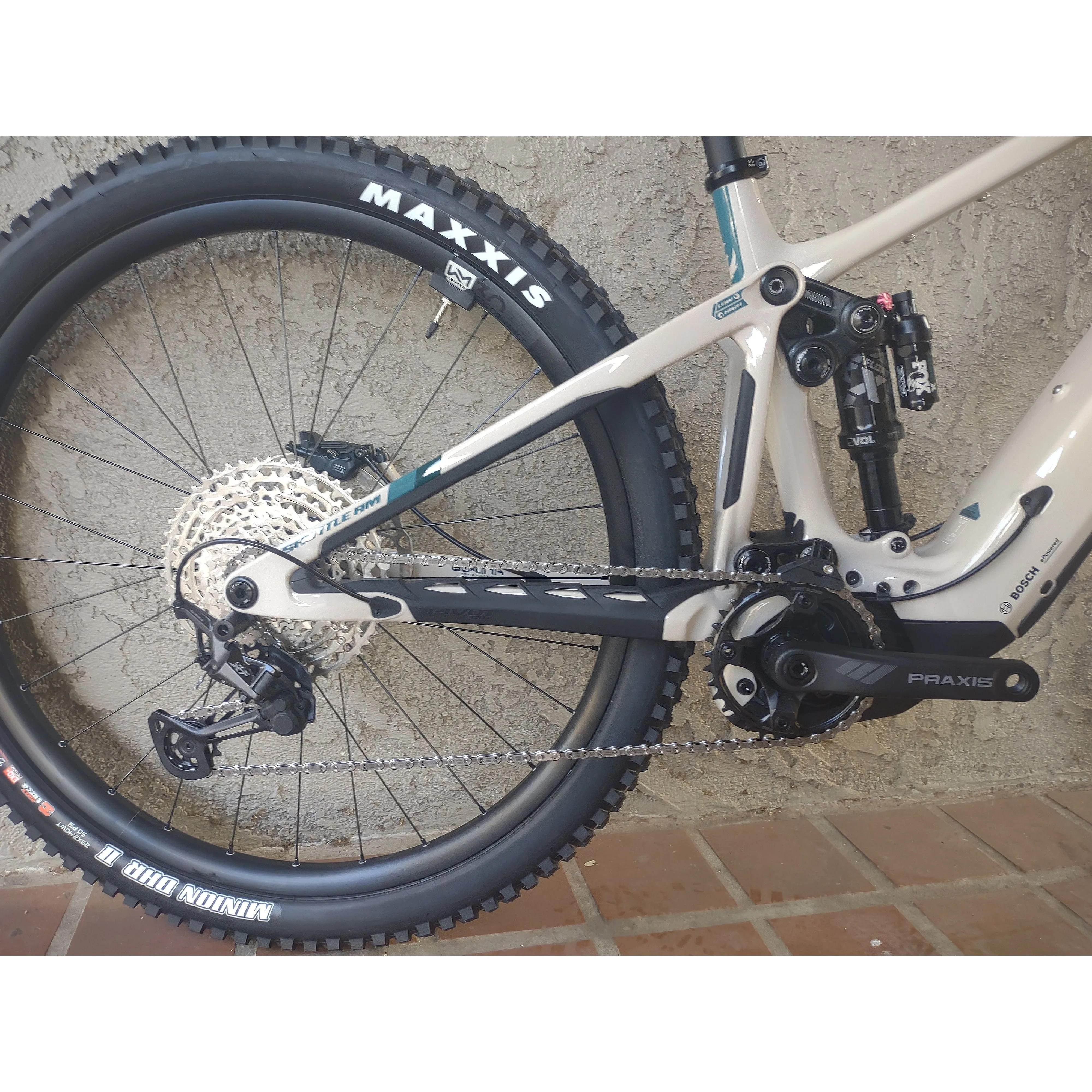 2024 Pivot Shuttle AM Ride SLX/ XT, Alloy Wheels, Factory Fork Upgrade