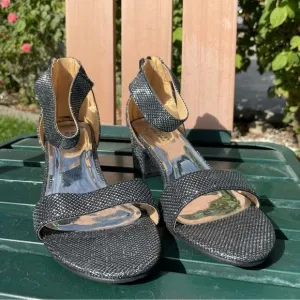 badgley mischka pernia velma sandals