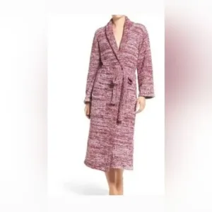 Barefoot dreams cozy chic heathered merlot color