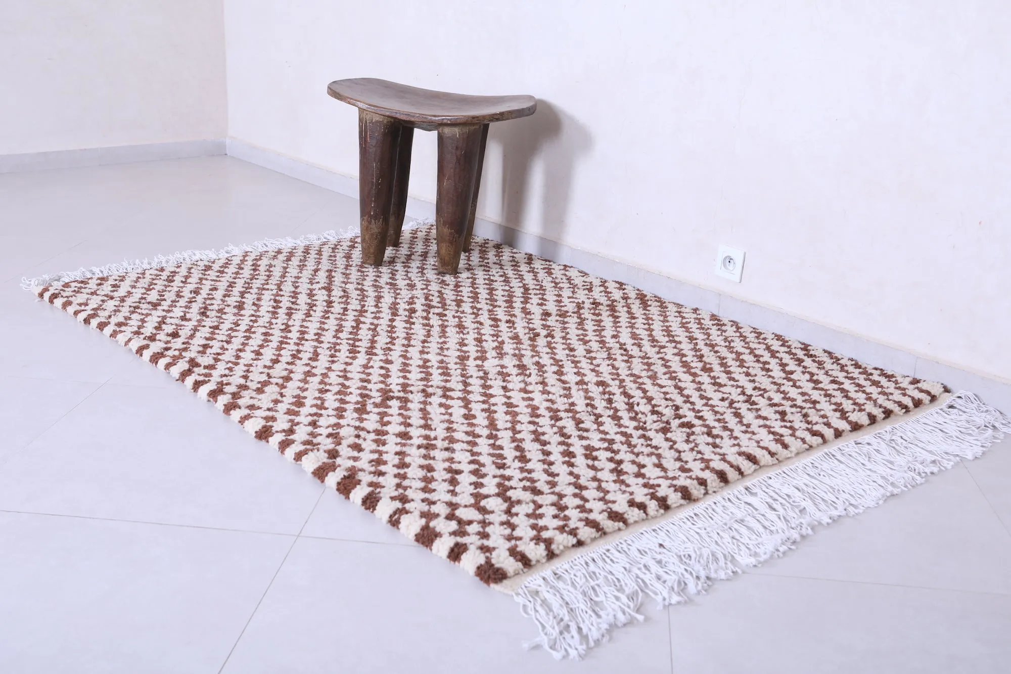 Brown and Beige Shaggy Moroccan Rug 4.4 X 6.4 Feet – Checkered Elegance