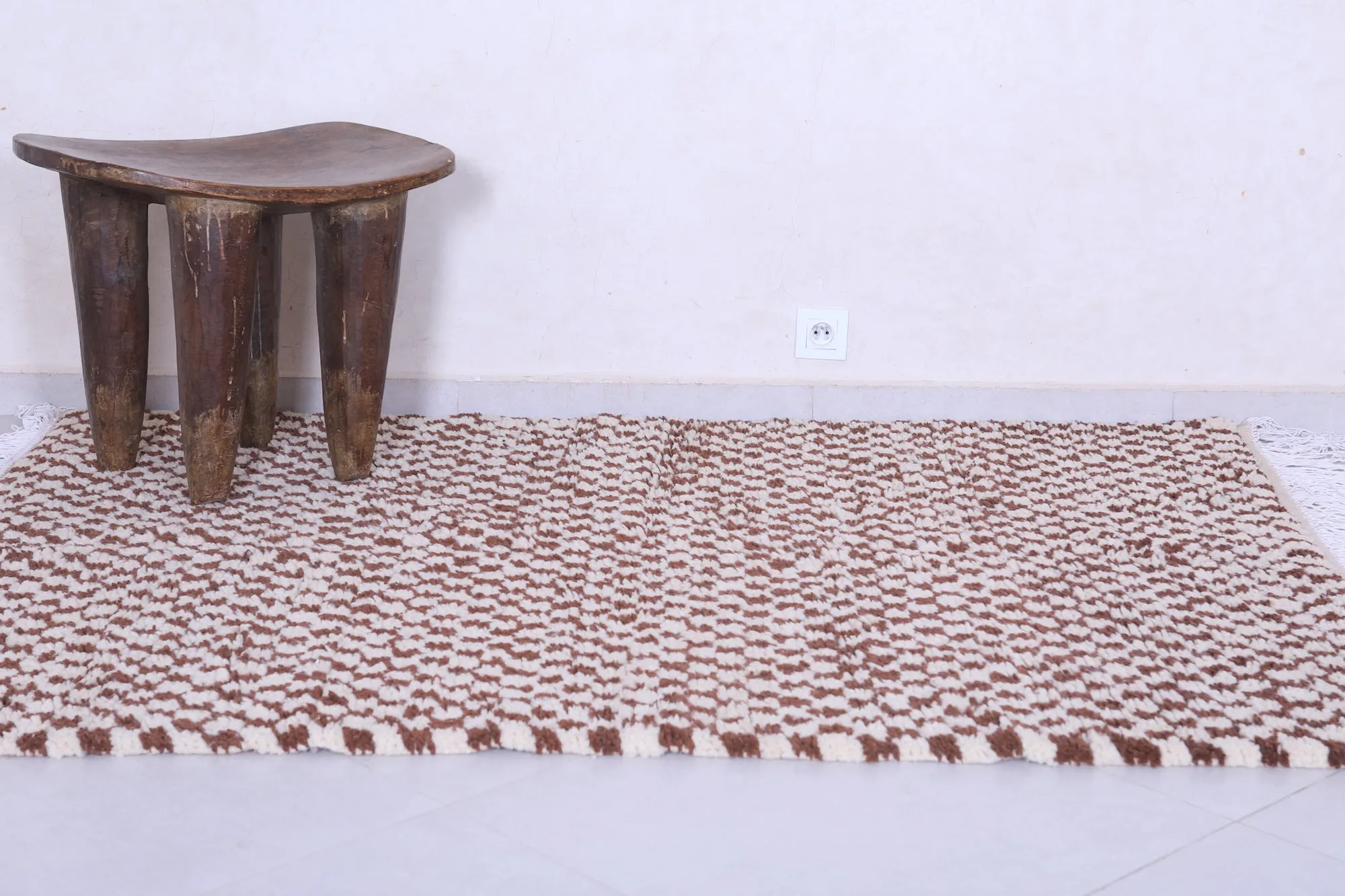 Brown and Beige Shaggy Moroccan Rug 4.4 X 6.4 Feet – Checkered Elegance