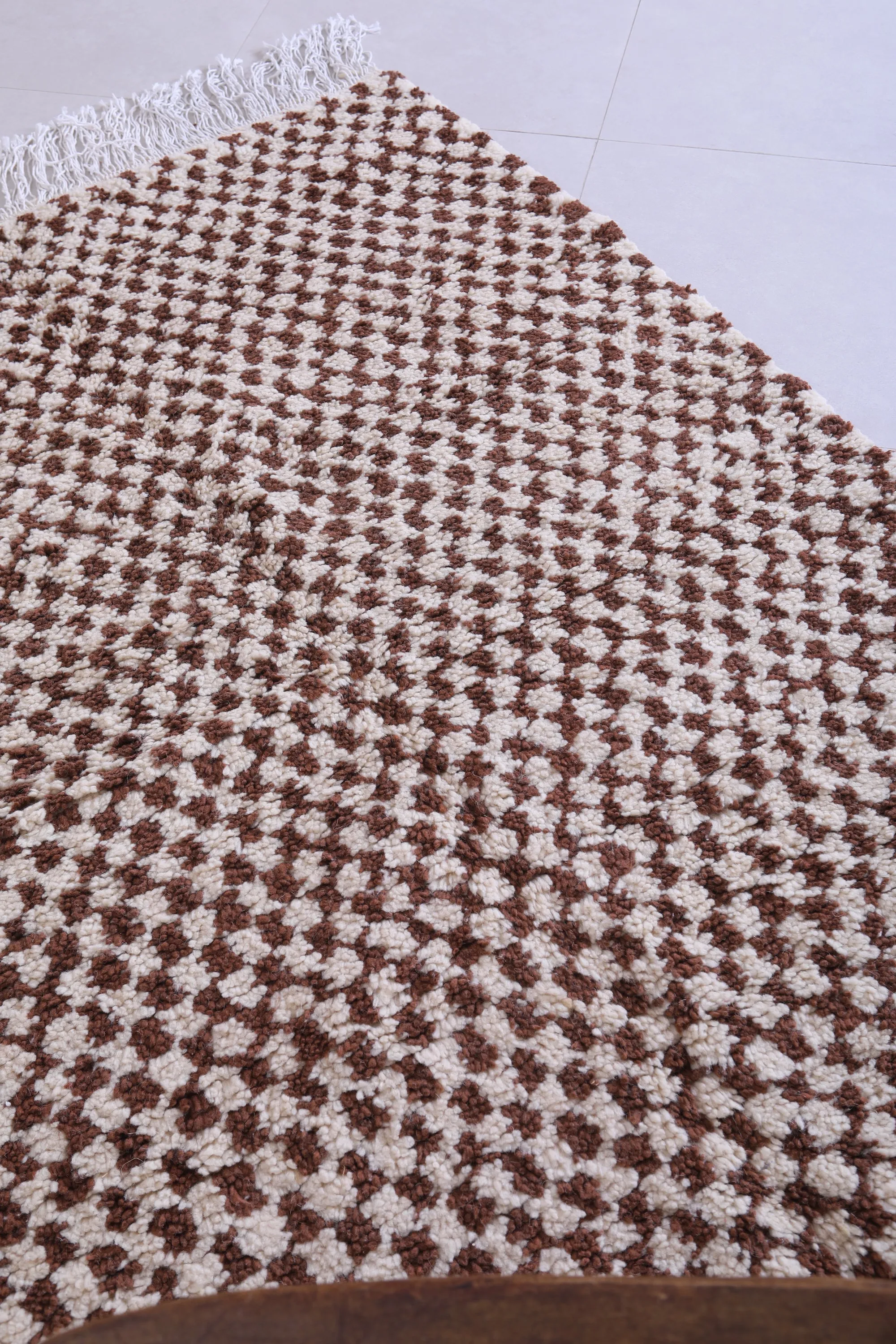 Brown and Beige Shaggy Moroccan Rug 4.4 X 6.4 Feet – Checkered Elegance