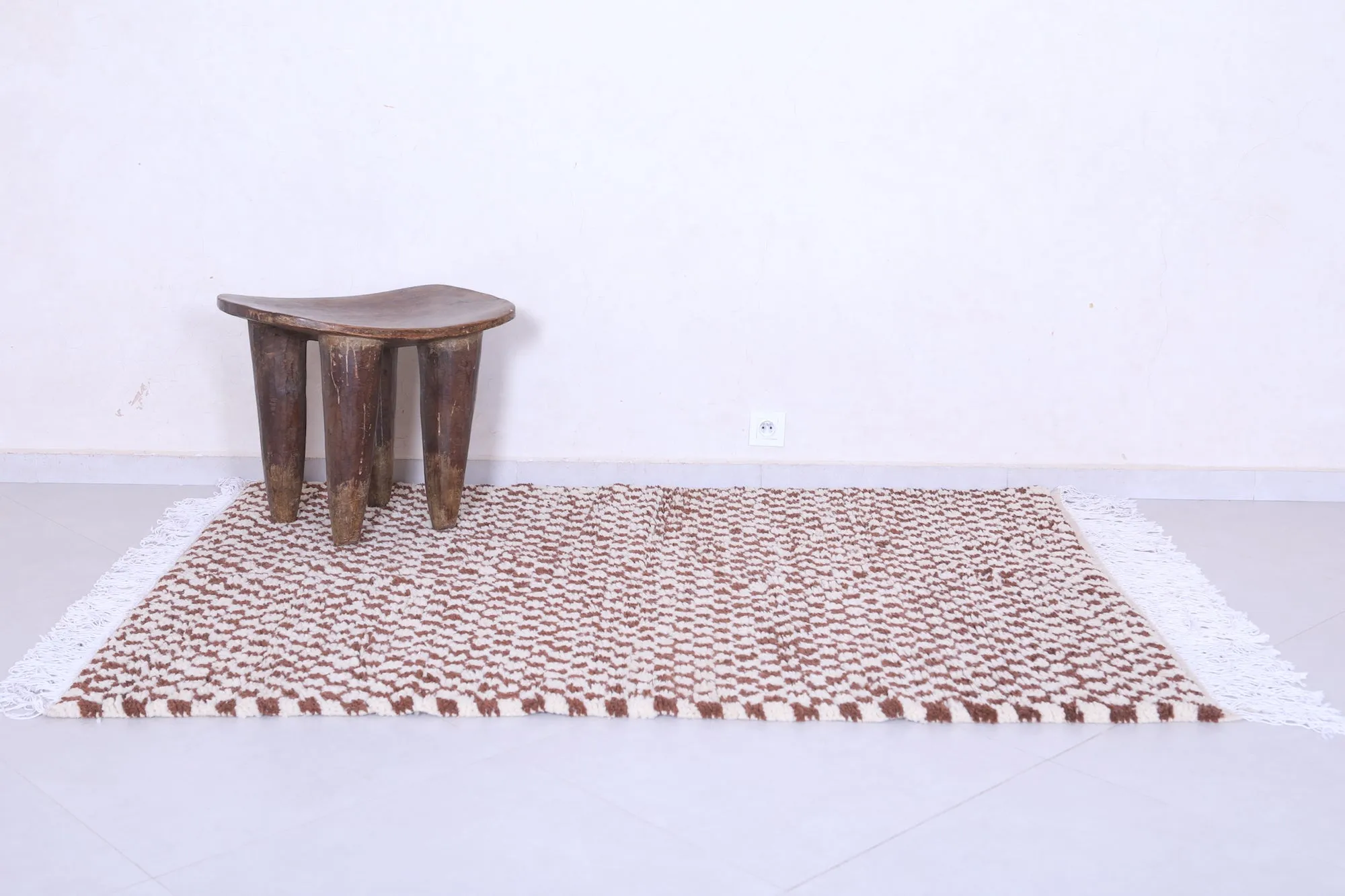 Brown and Beige Shaggy Moroccan Rug 4.4 X 6.4 Feet – Checkered Elegance