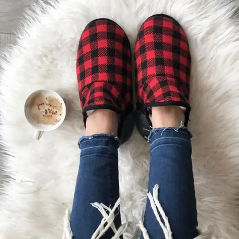 Cable Knit Slippers | Lumberjack Red Brodie