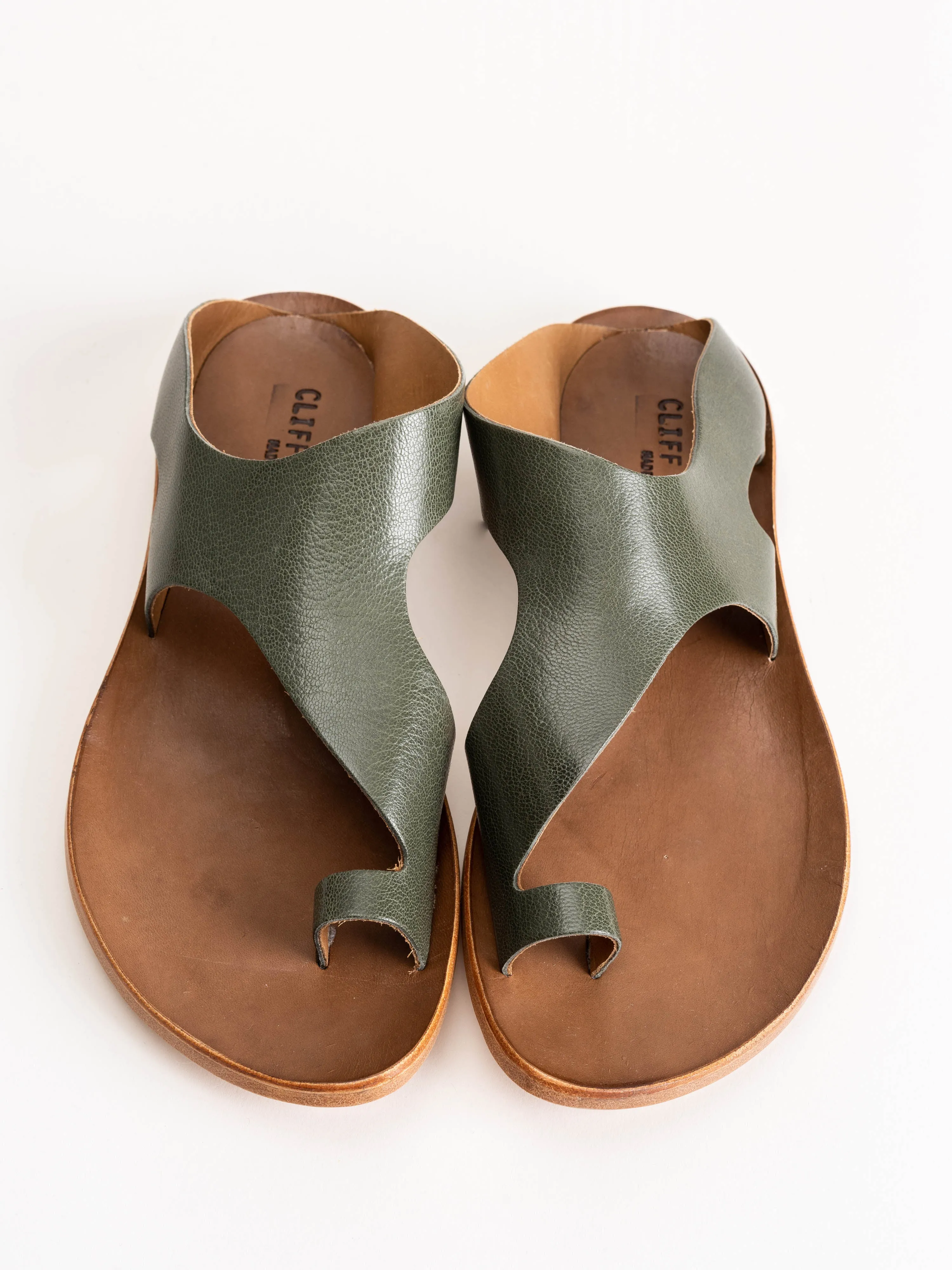 conquer sandal
