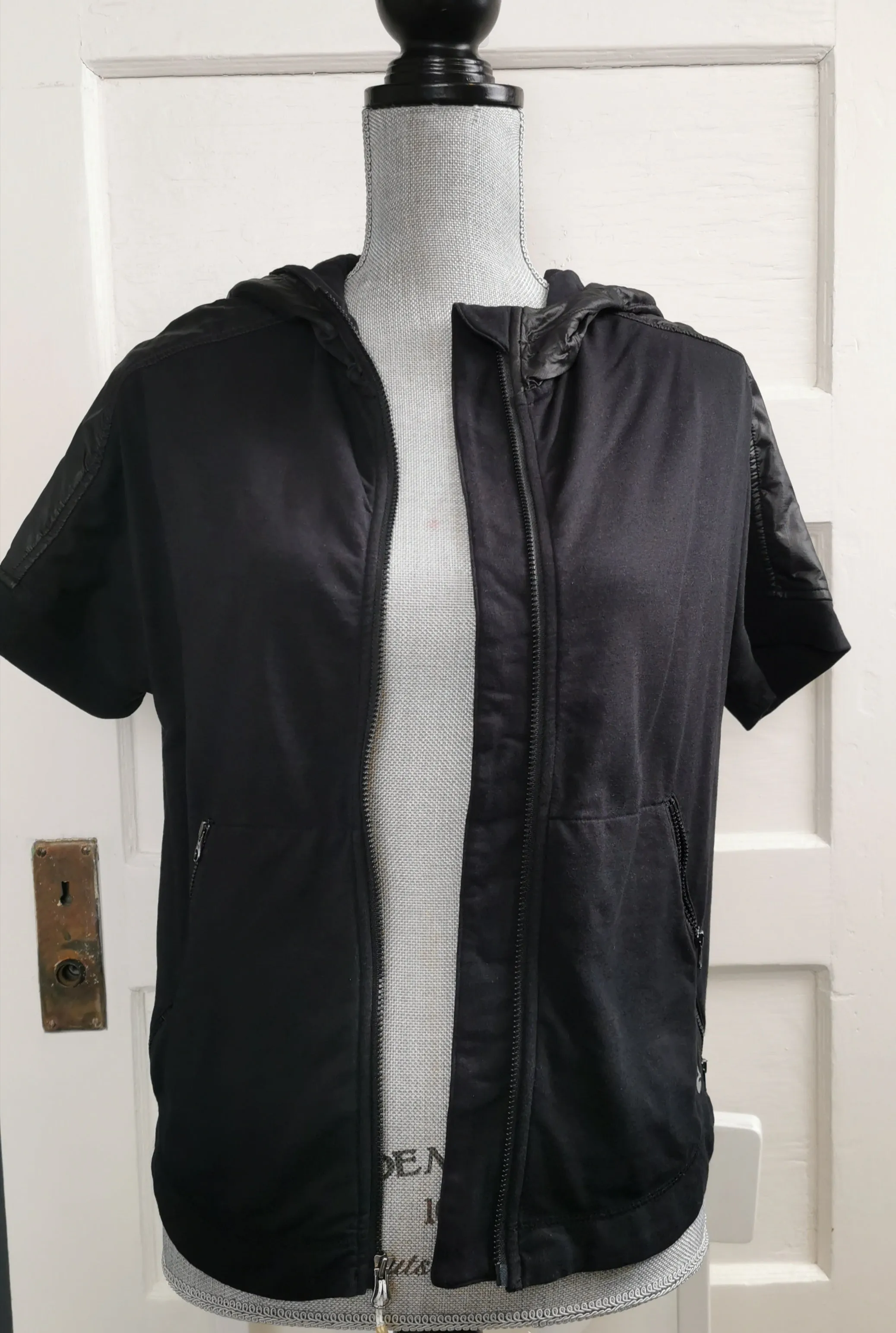 GIRL SIZE 5 (12/14 YEARS) - TRIPLE FLIP, Black Athletic Zippered Hoodie EUC B36