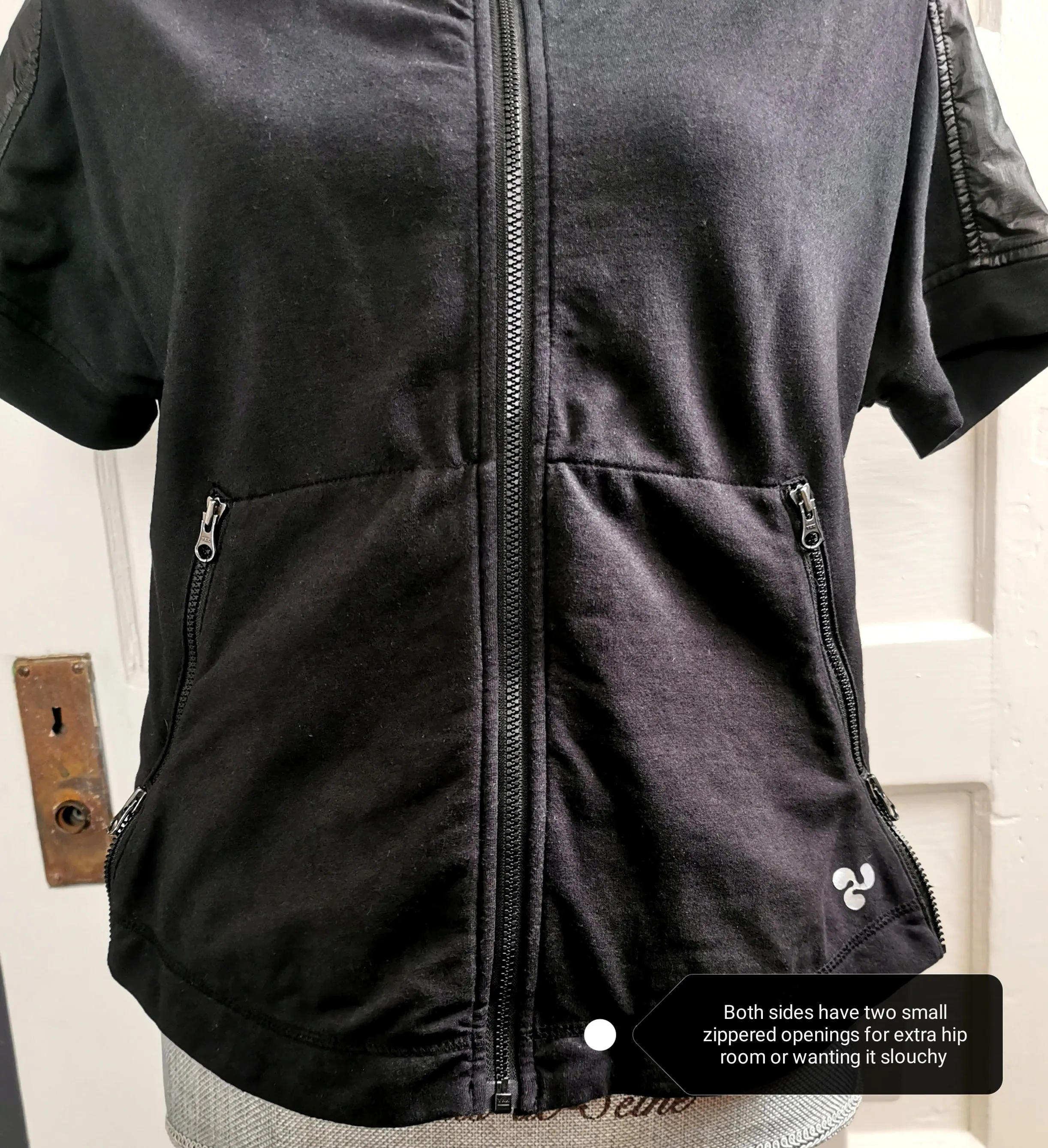 GIRL SIZE 5 (12/14 YEARS) - TRIPLE FLIP, Black Athletic Zippered Hoodie EUC B36