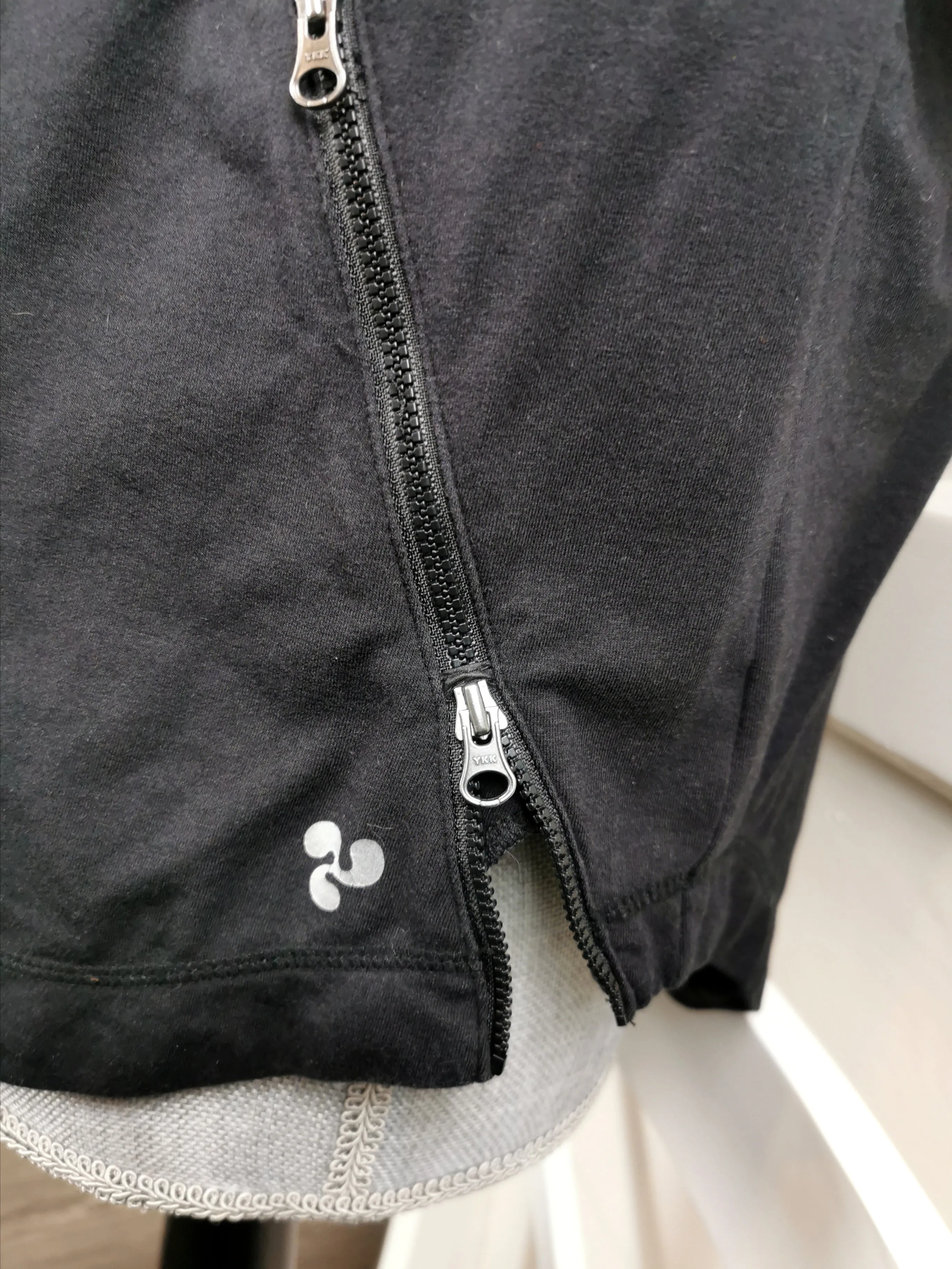 GIRL SIZE 5 (12/14 YEARS) - TRIPLE FLIP, Black Athletic Zippered Hoodie EUC B36