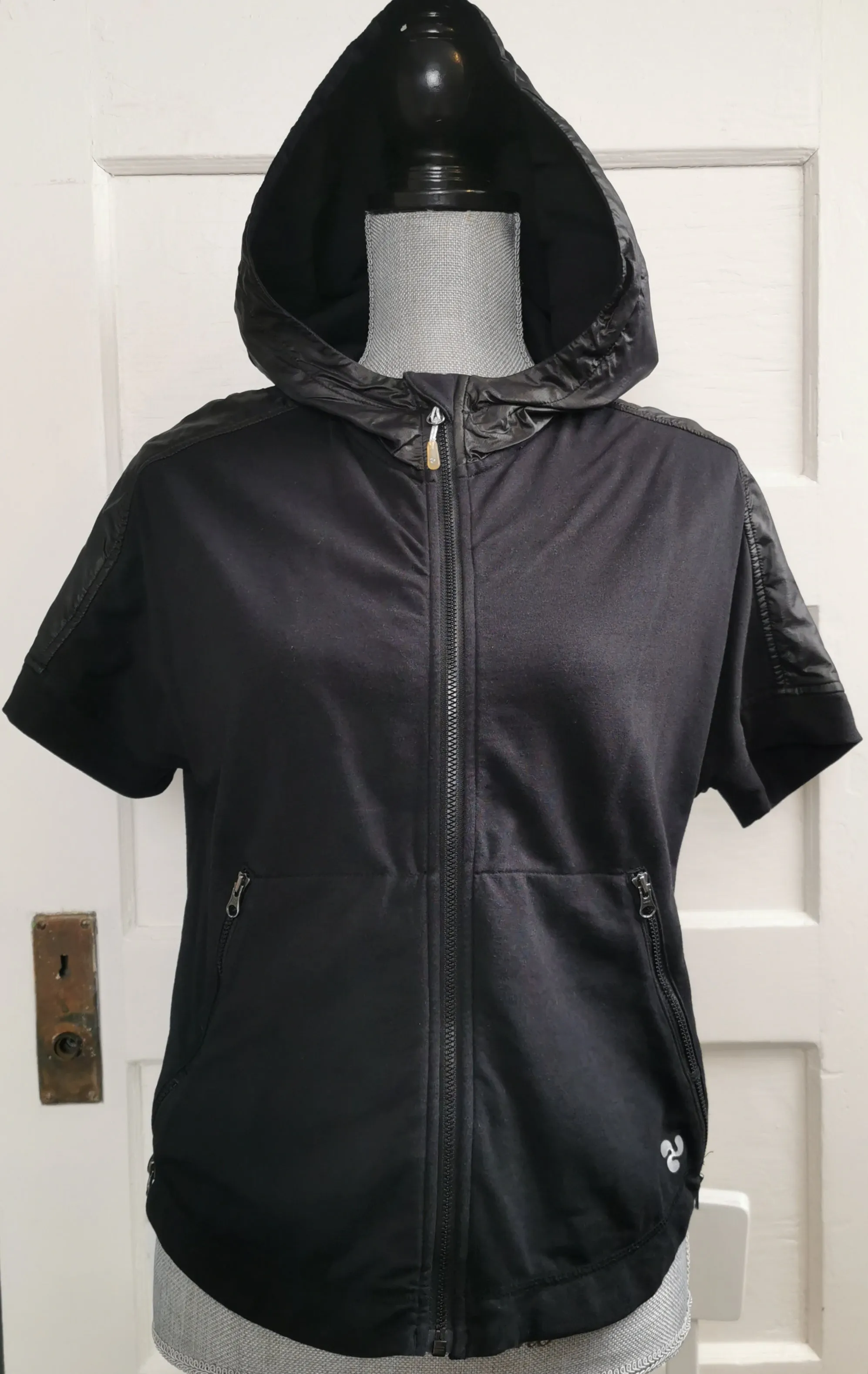 GIRL SIZE 5 (12/14 YEARS) - TRIPLE FLIP, Black Athletic Zippered Hoodie EUC B36
