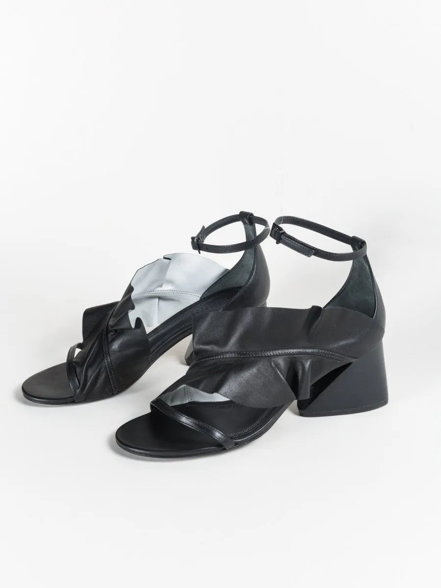 kiah ruffle heel