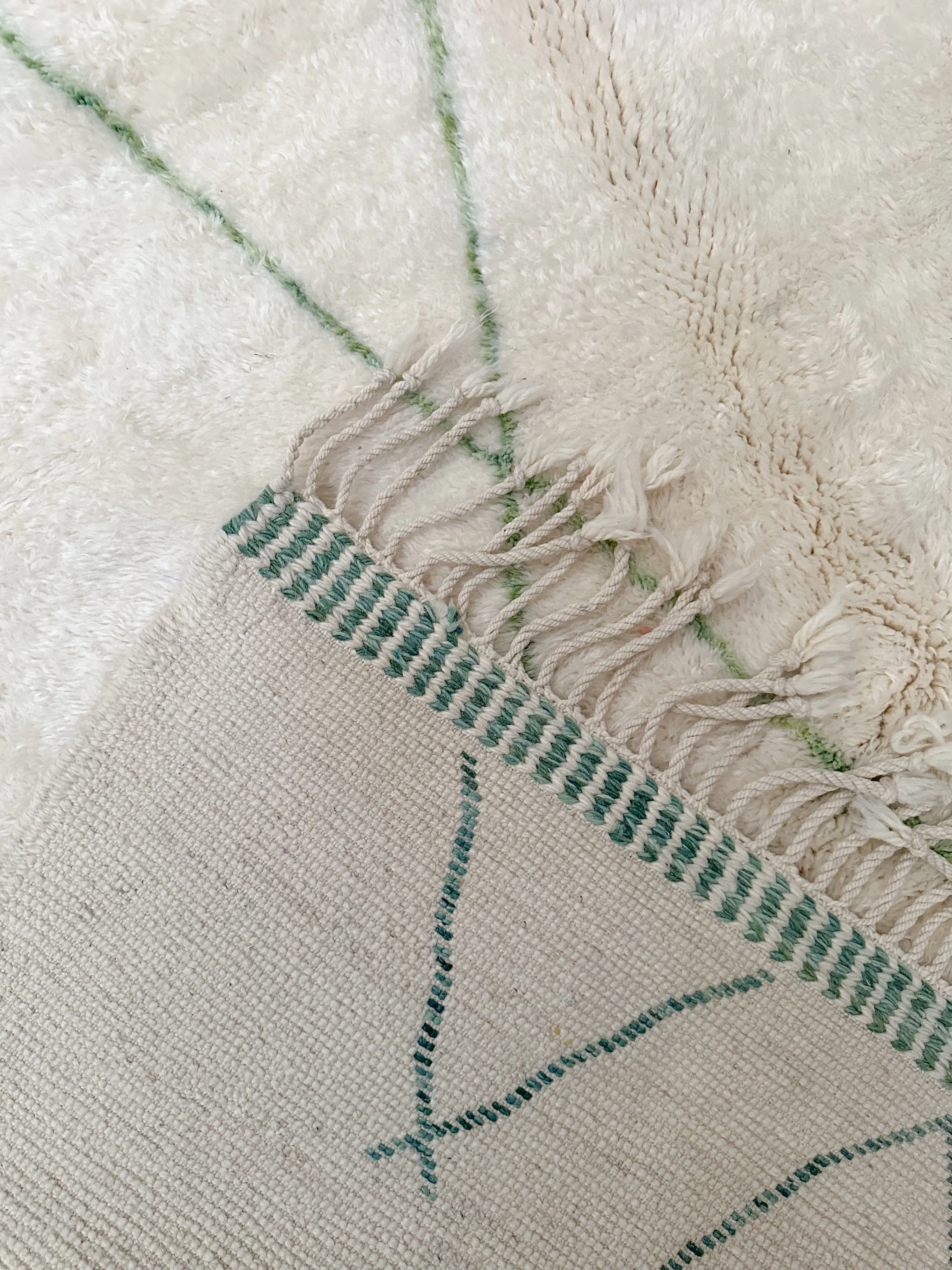 M'rirt's Teal Accented Hand-Knot