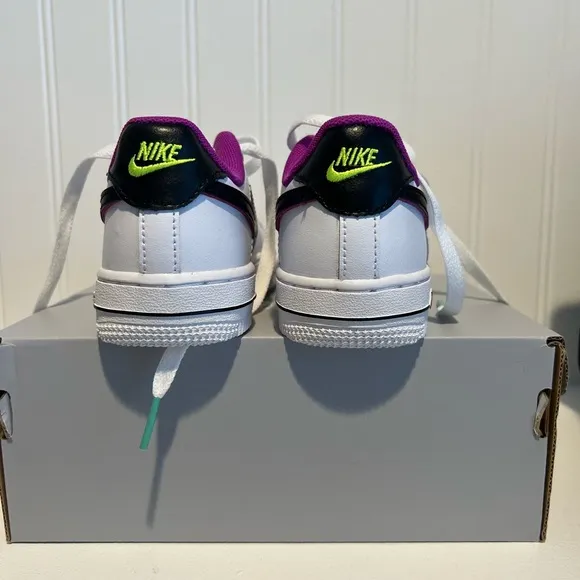 Nike Force 1 LV8 (PS) kids size 11c, NEW IN BOX! White/black/purple