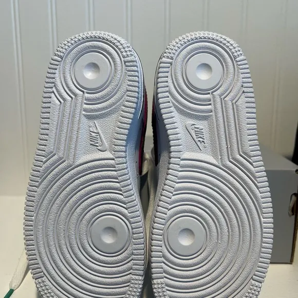 Nike Force 1 LV8 (PS) kids size 11c, NEW IN BOX! White/black/purple