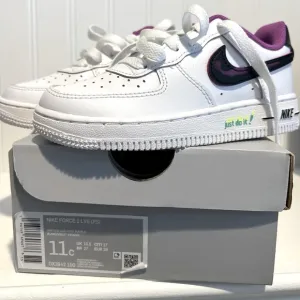 Nike Force 1 LV8 (PS) kids size 11c, NEW IN BOX! White/black/purple