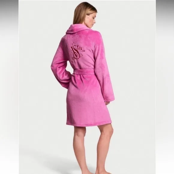 Robe Victoria’s Secret sexy cozy soft short robe size XS/S plush  pink peony🩷✨