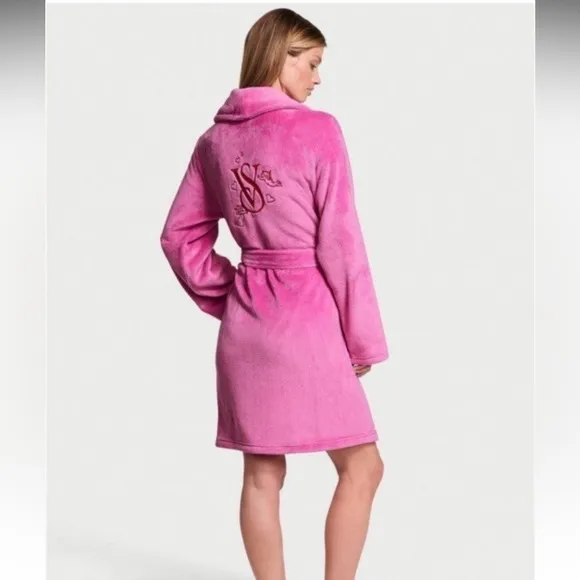 Robe Victoria’s Secret sexy cozy soft short robe size XS/S plush  pink peony🩷✨