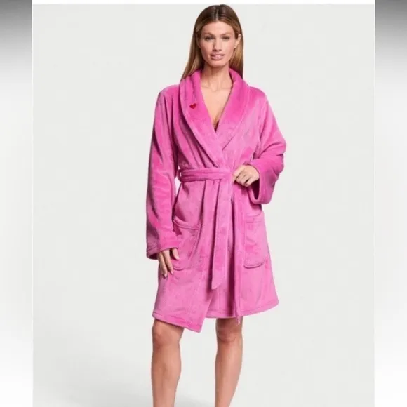 Robe Victoria’s Secret sexy cozy soft short robe size XS/S plush  pink peony🩷✨