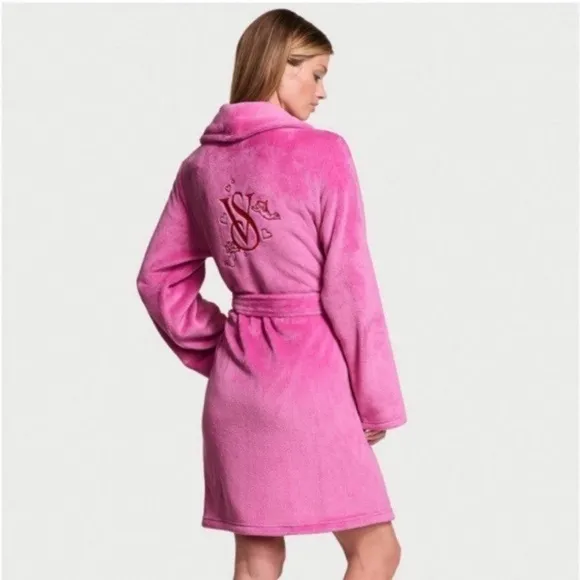 Robe Victoria’s Secret sexy cozy soft short robe size XS/S plush  pink peony🩷✨