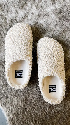 Savanna Teddy Slippers in Beige
