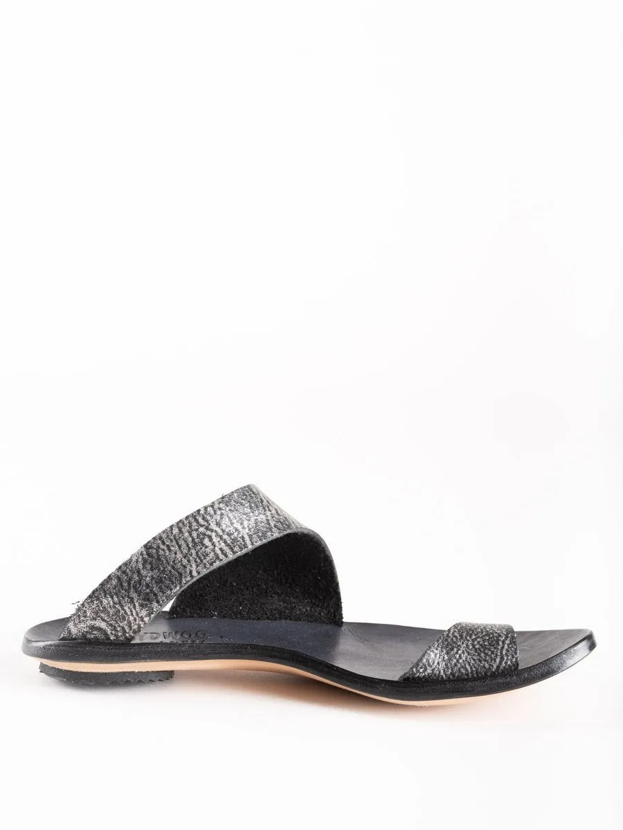 thong sandal - metallic black