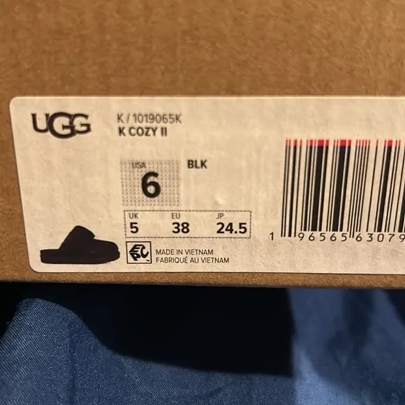 UGG- cozy II, BLK, 6 kids
