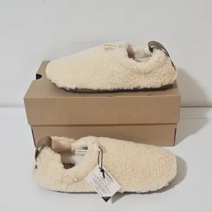 UGG Kids' Faux Slipper - (Natural / Chestnut) - Size 4 - 1143792