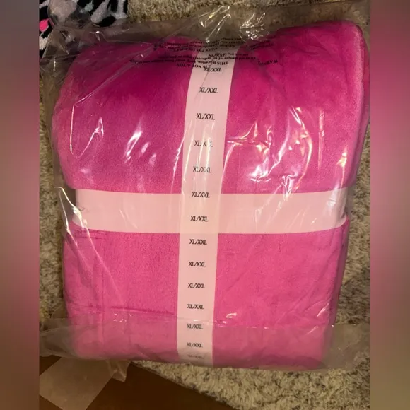 Victoria’s Secret cute  sexy pink fuchsia short cozy robe size XL/2XL✨🩷✨💗🤍