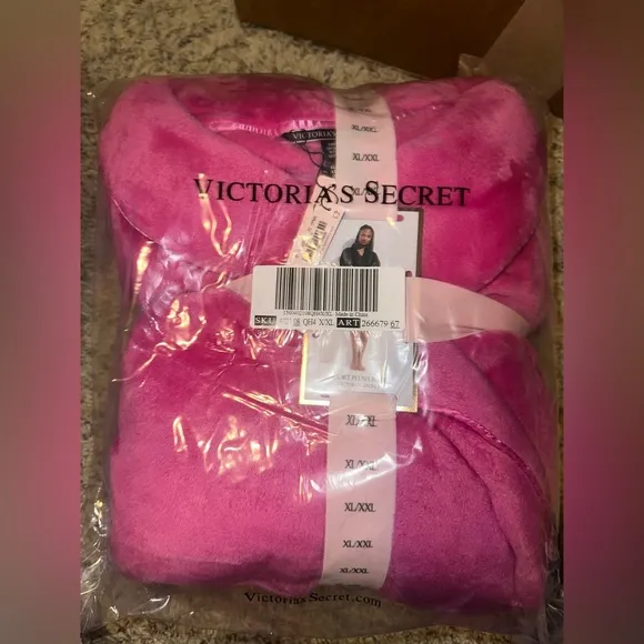 Victoria’s Secret cute  sexy pink fuchsia short cozy robe size XL/2XL✨🩷✨💗🤍