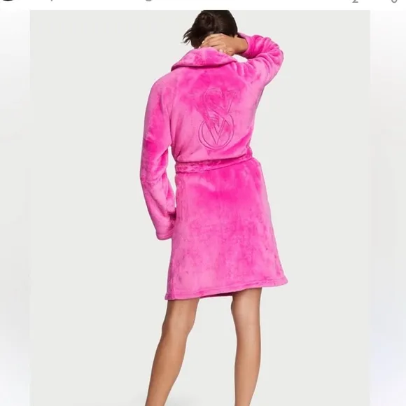 Victoria’s Secret cute  sexy pink fuchsia short cozy robe size XL/2XL✨🩷✨💗🤍