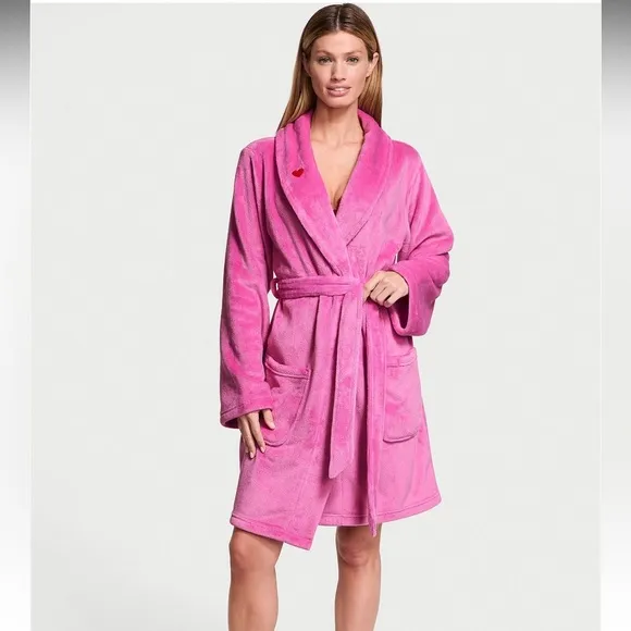 Victoria’s Secret pink peony 💘 sexy cozy soft short robe size M/L 🤍🩷💕💌💋✨