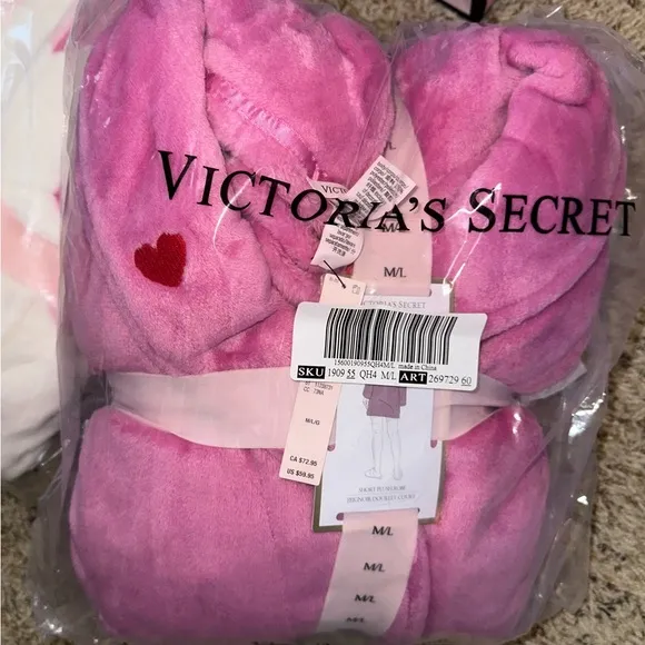 Victoria’s Secret pink peony 💘 sexy cozy soft short robe size M/L 🤍🩷💕💌💋✨